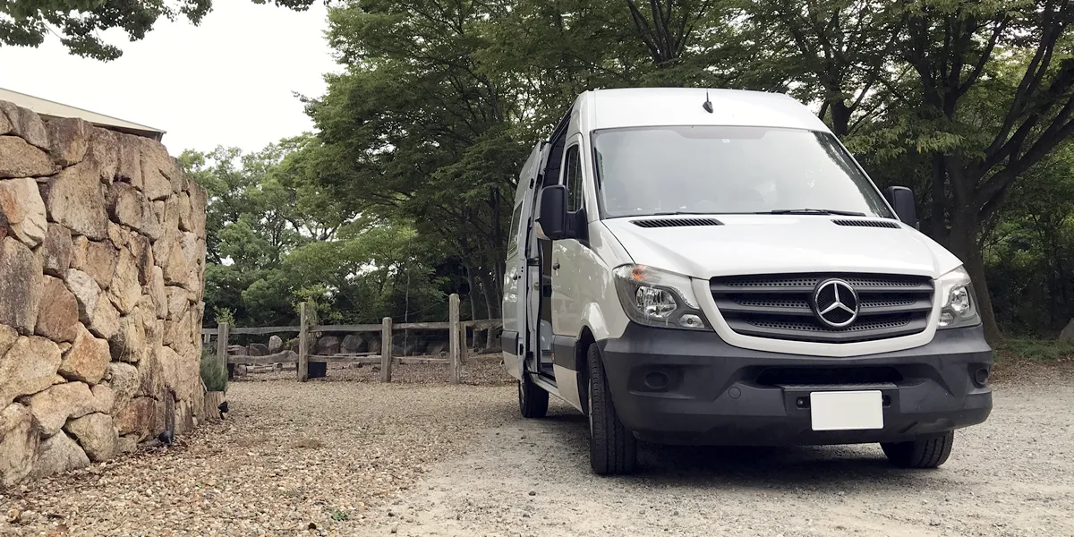 ストモブキャンピングカー車内02